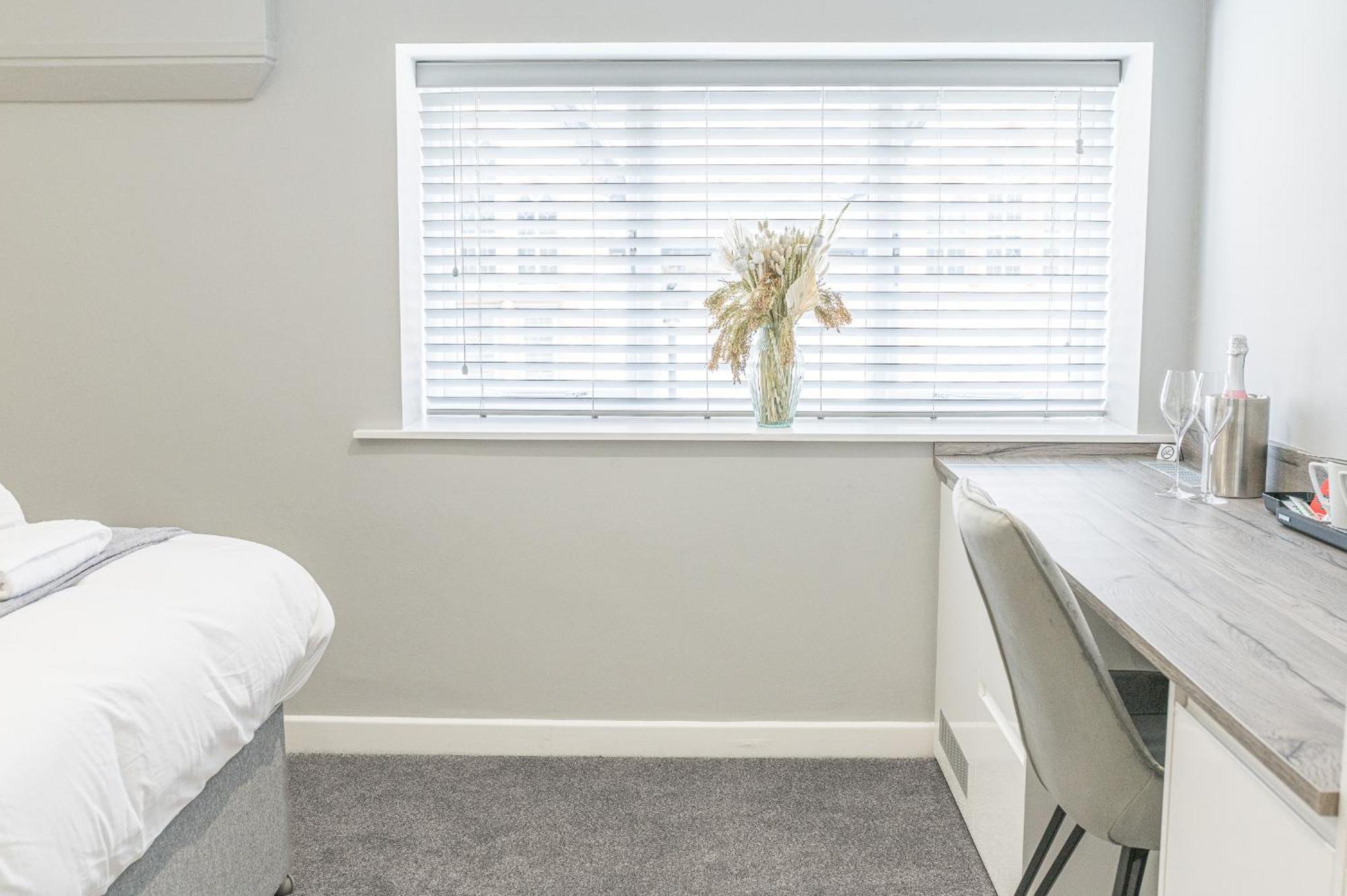 Hotel Chequers Lodge- Dalton-in- Furness- Self Check In- For Professionals And Tourists Dalton-in-Furness